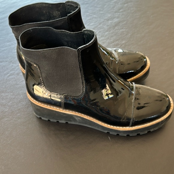 Eileen Fisher Sz 7 Chelsea Wedge Patent Leather Booties - Picture 4 of 11